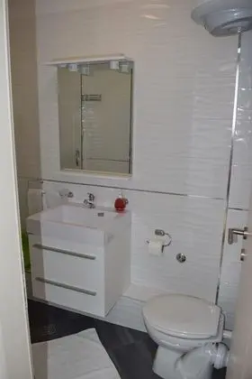 İki Ayrı Yataklı Oda (Balcony & Shared Kitchen)
