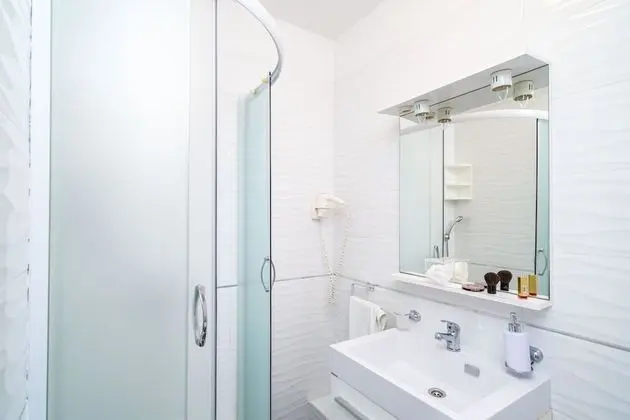 İki Ayrı Yataklı Oda (Balcony & Shared Kitchen)