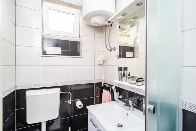 İki Ayrı Yataklı Oda (Balcony & Shared Kitchen)