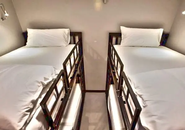 Yatakhanede Yatak Bunk Bed With Shared Bathroom