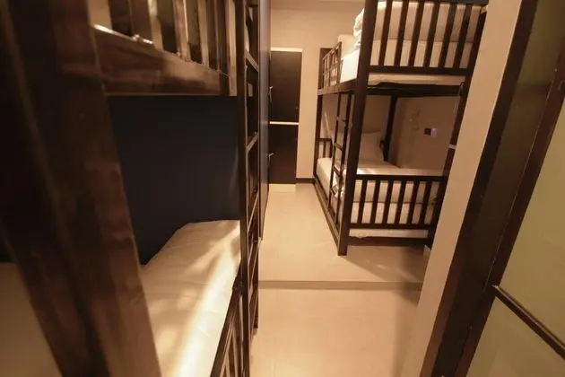 Yatakhanede Yatak Bunk Bed With Shared Bathroom