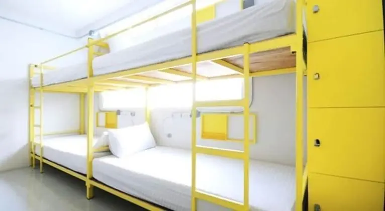 12-bed mixed dorm