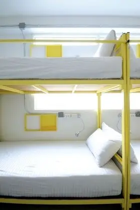 8-bed mixed dorm