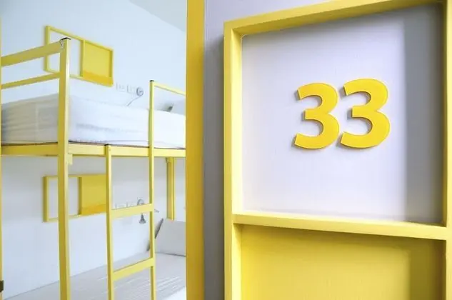 8-bed mixed dorm