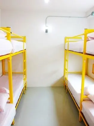 8-bed mixed dorm
