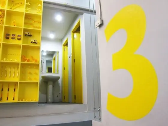 8-bed mixed dorm