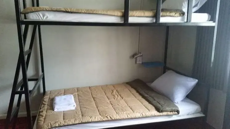 12 Mixed  Beds Dorm A/C