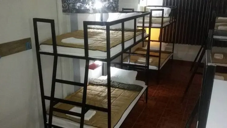 12 Mixed  Beds Dorm A/C