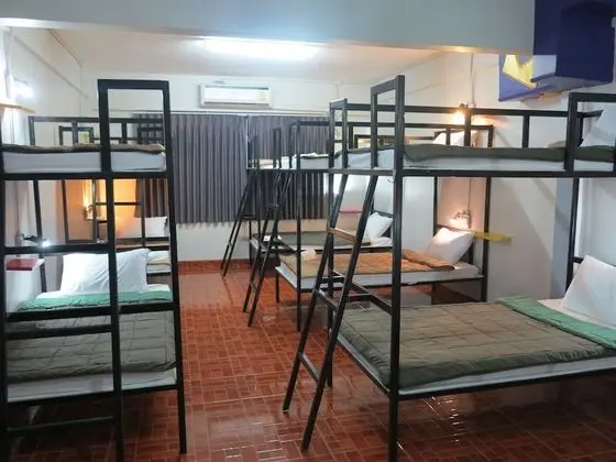 12 Mixed  Beds Dorm A/C