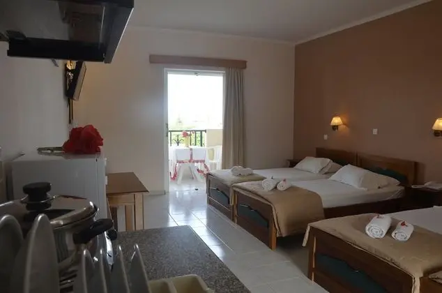 Stüdyo, Balkon, Havuz Manzaralı