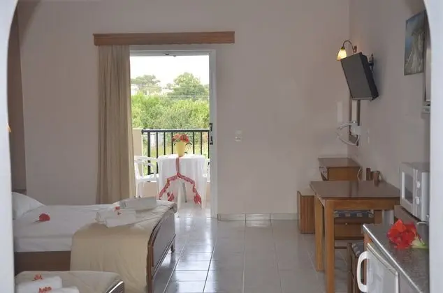 Stüdyo, Balkon, Havuz Manzaralı