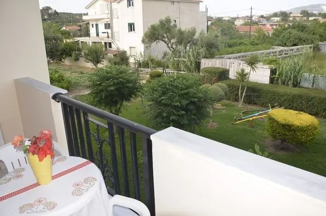 Stüdyo, Balkon, Havuz Manzaralı