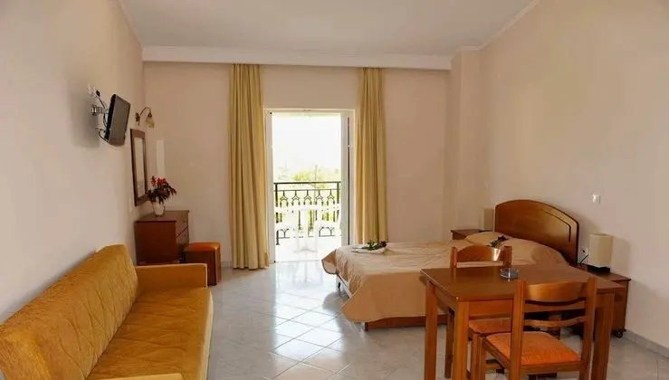 Superior Stüdyo, Balkon, Havuz Manzaralı