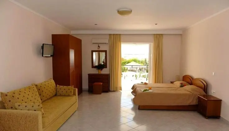 Superior Stüdyo, Balkon, Havuz Manzaralı