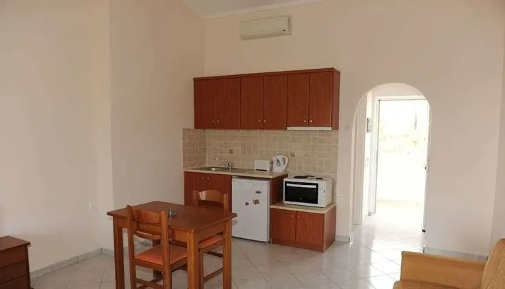 Superior Stüdyo, Balkon, Havuz Manzaralı