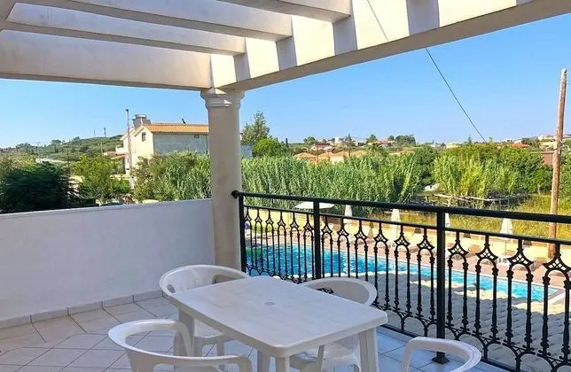 Superior Stüdyo, Balkon, Havuz Manzaralı