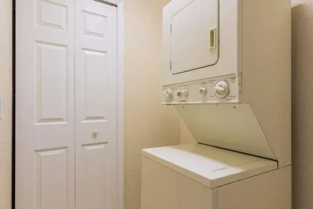 Apart Daire, Birden Çok Yatak (Jenny's Regal Palms Townhouse)