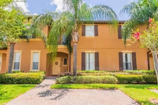 Apart Daire, Birden Çok Yatak (Jenny's Regal Palms Townhouse)
