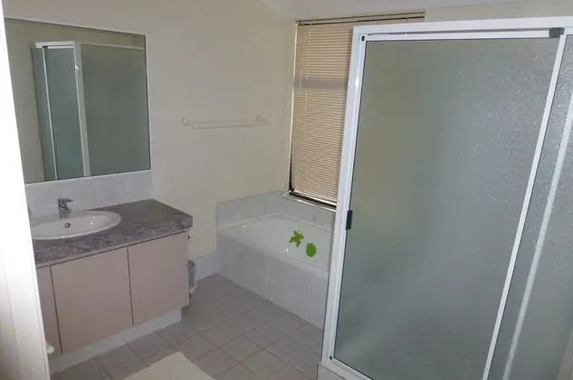 Standard Oda, Sigara İçilmez, Ortak Banyo (Renee Room 1 - Queen)