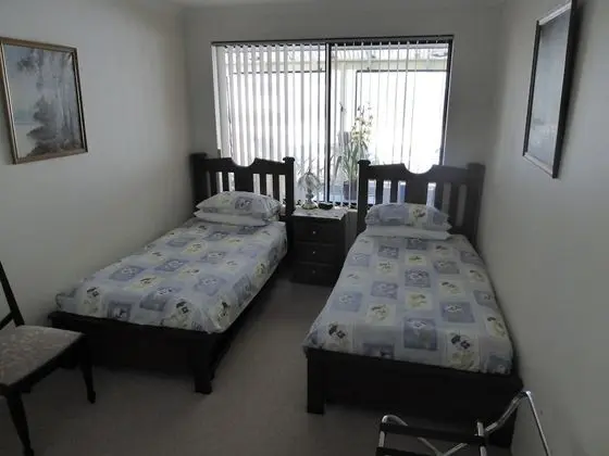 Standard Oda, Sigara İçilmez, Ortak Banyo (Twin Room 2 - 2 singles)