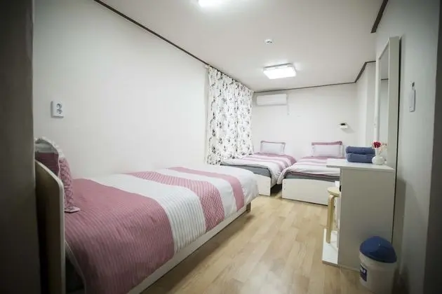 Basic Üç Kişilik Oda, Ortak Banyo, Zemin Kat