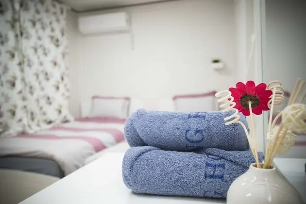 Basic Üç Kişilik Oda, Ortak Banyo, Zemin Kat