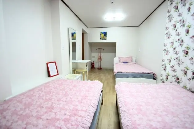 Basic Üç Kişilik Oda, Ortak Banyo, Zemin Kat