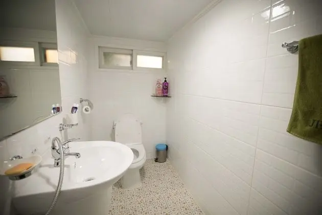 Basic Üç Kişilik Oda, Ortak Banyo, Zemin Kat