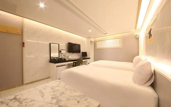 Oda (Premium (twin available for Netflix))