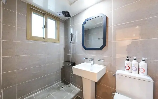 Oda (Premium (twin available for Netflix))