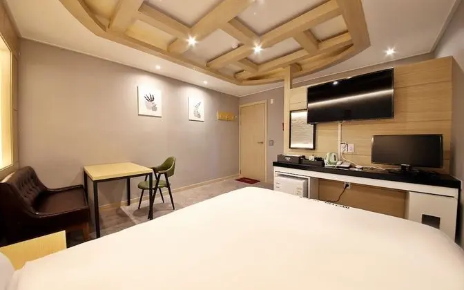 Oda (Premium (You can watch Netflix))