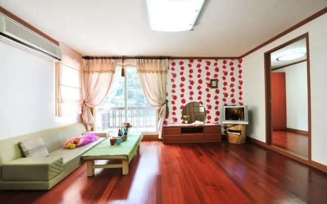 Oda (Rosemary (room bedroom))