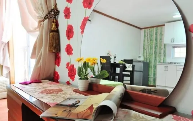 Oda (Rosemary (room bedroom))