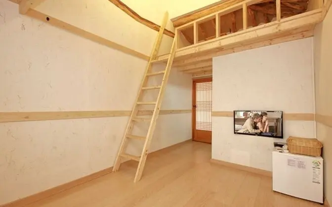 Oda (Star Attic Room 1)