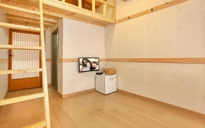 Oda (Star Attic Room 1)