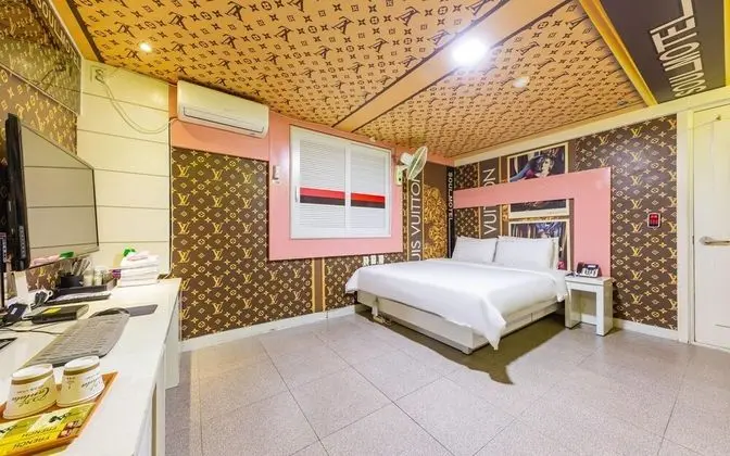 Oda (Semi-special room (available on Netfl)