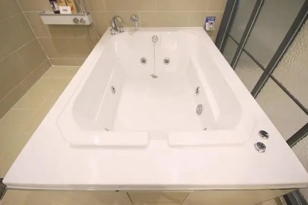 Oda (Premium (2 person whirlpool bathtub))