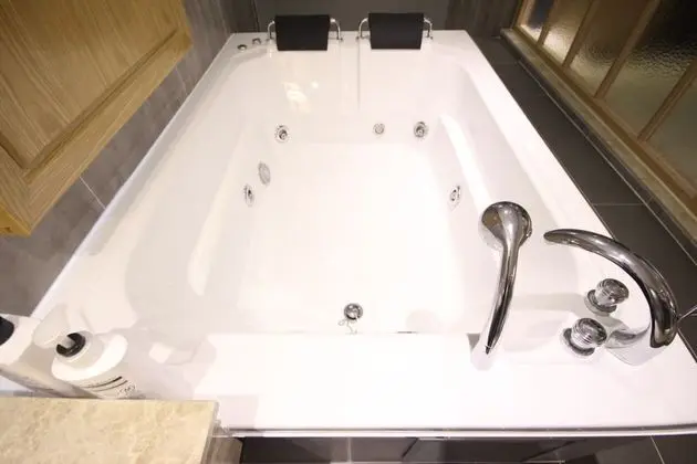 Oda (Premium (2 person whirlpool bathtub))