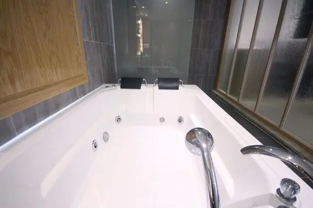 Oda (Premium (2 person whirlpool bathtub))