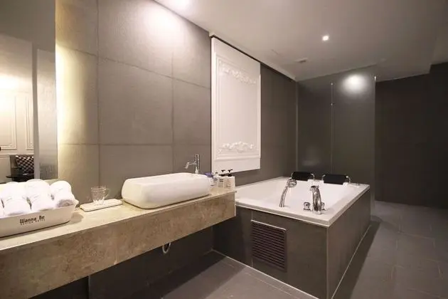 Oda (Premium (2 person whirlpool bathtub))