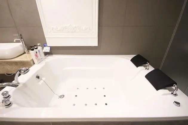 Oda (Premium (2 person whirlpool bathtub))