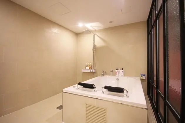 Oda (Premium (2 person whirlpool bathtub))