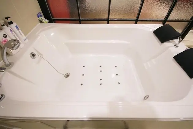 Oda (Premium (2 person whirlpool bathtub))