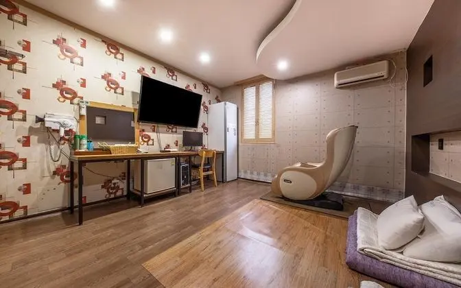 Oda (Ondol room (Netflix available 55-inch)