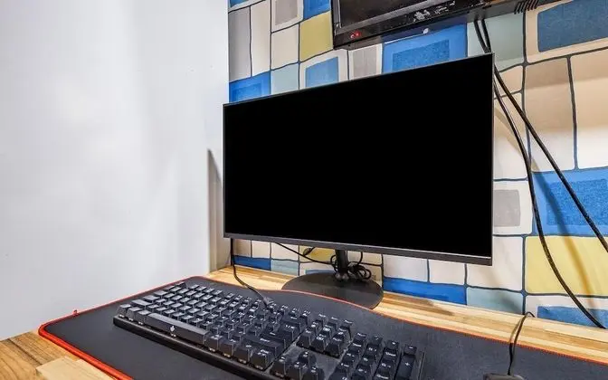 Oda (Twin (Netflix available 55-inch TV eq)