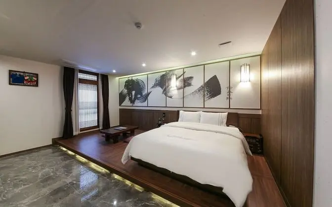 Oda (Hanok (Netflix available equipped wit)