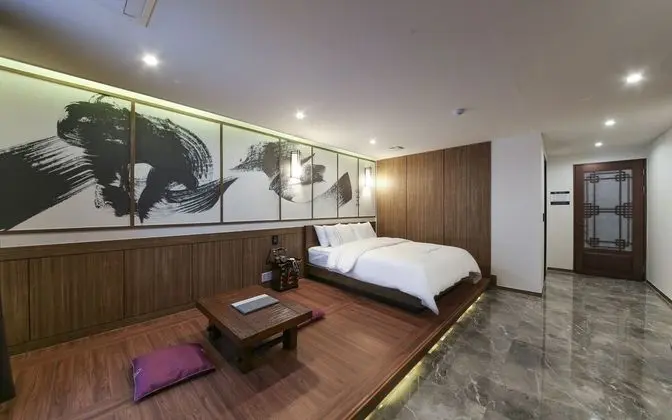 Oda (Hanok (Netflix available equipped wit)