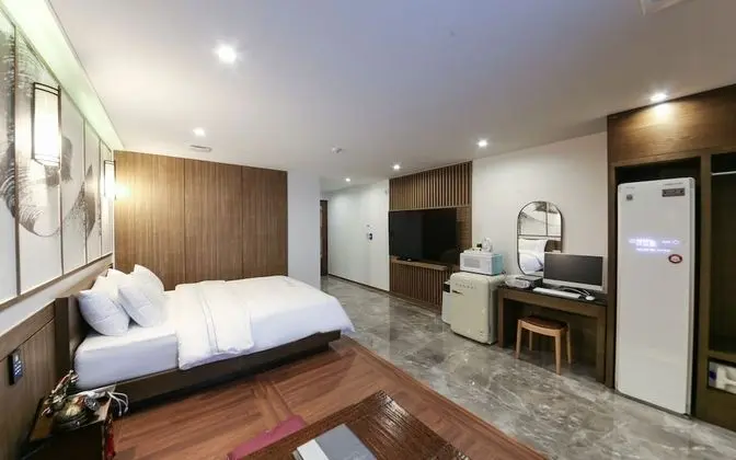 Oda (Hanok (Netflix available equipped wit)