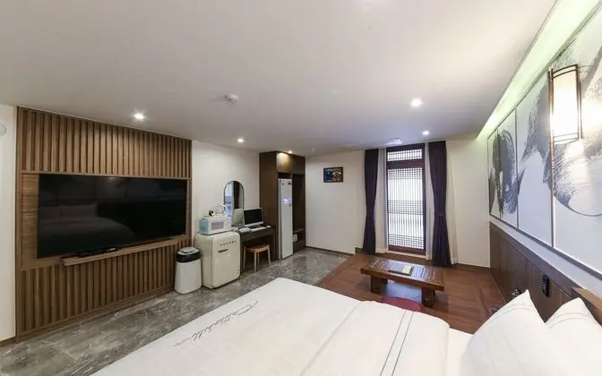 Oda (Hanok (Netflix available equipped wit)