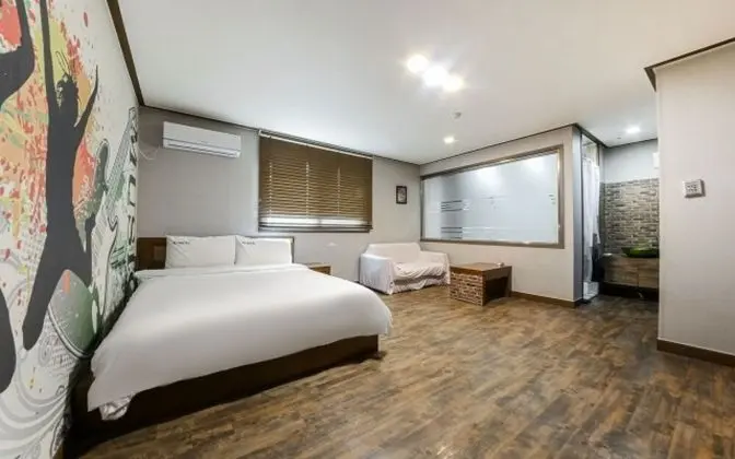 Oda (Special room (watching Netflix))